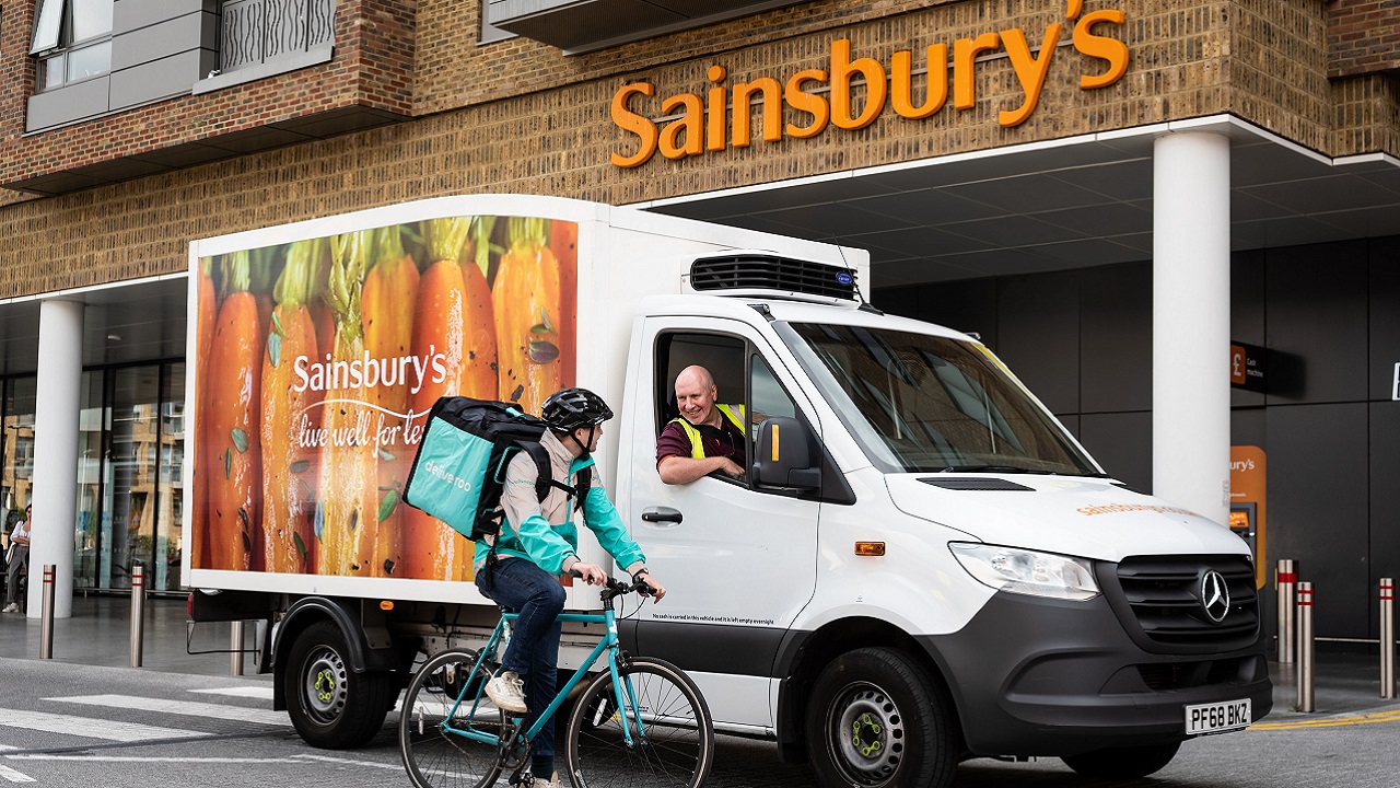 Sainsbury’s Elbows Its Way Into the World of Pizza Delivery With Deliveroo – Gizmodo UK