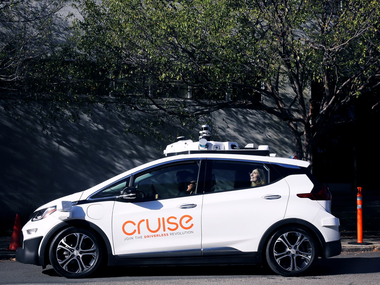 GM’s Cruise Rolls Back Its Target for Self-Driving Cars