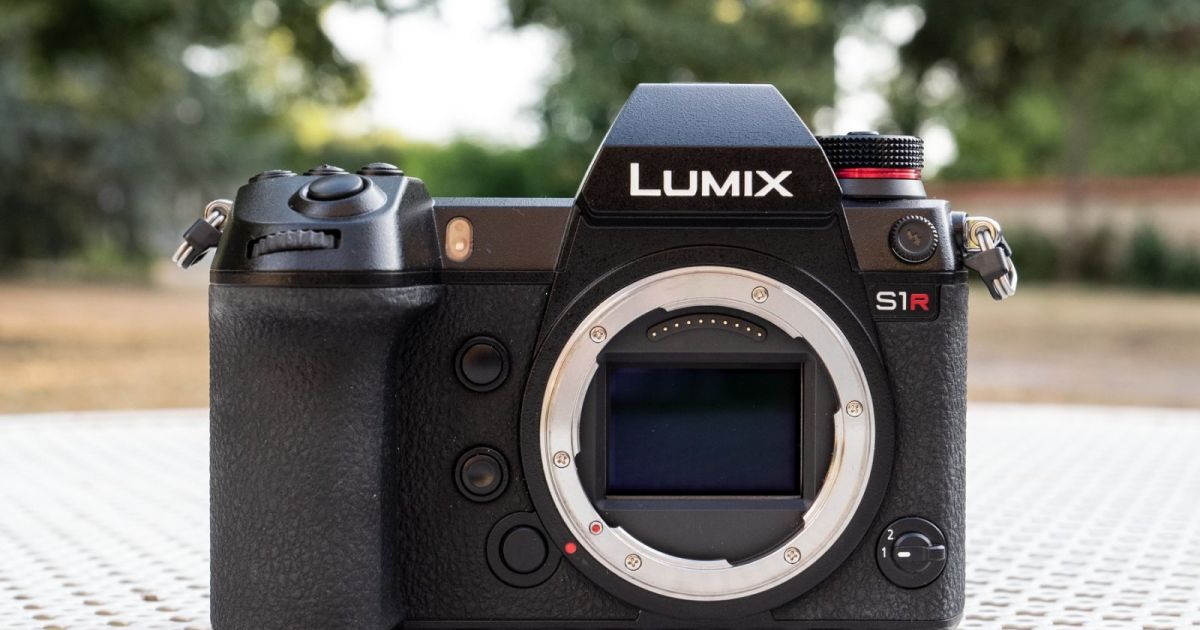 Panasonic S1R review: Big, powerful and too expensive