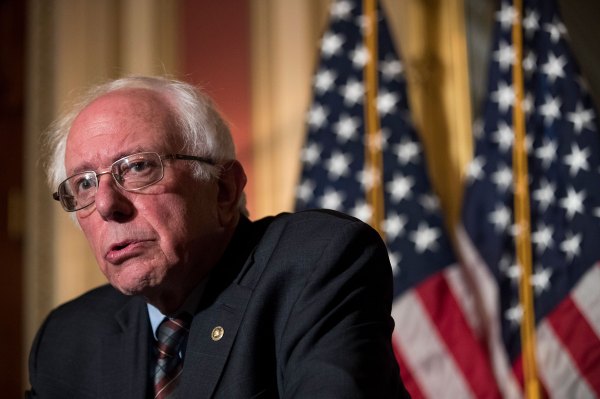 Bernie Sanders makes reinstating net neutrality a campaign promise