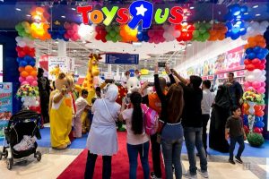 Toys R Us relaunches its website where online sales are powered by Target