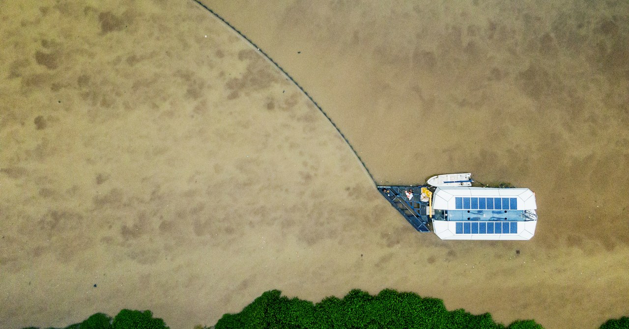 Ocean Cleanup’s New Plastic-Catcher … Kinda Already Exists?