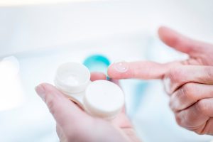 Simple Contacts has a new service letting users cheaply switch contact lens prescriptions