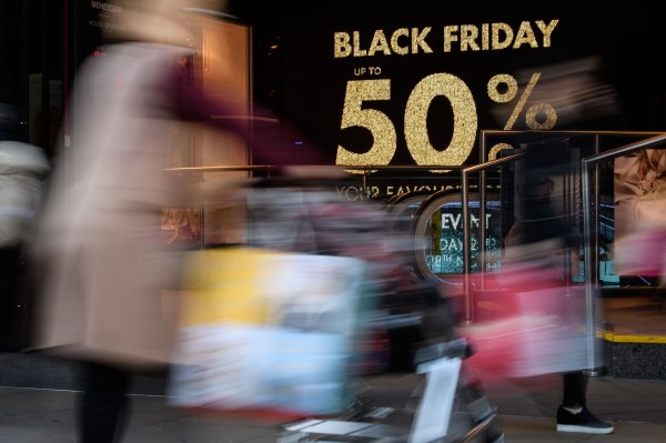 Black Friday sees record $7.4B in online sales, $2.9B spent using smartphones