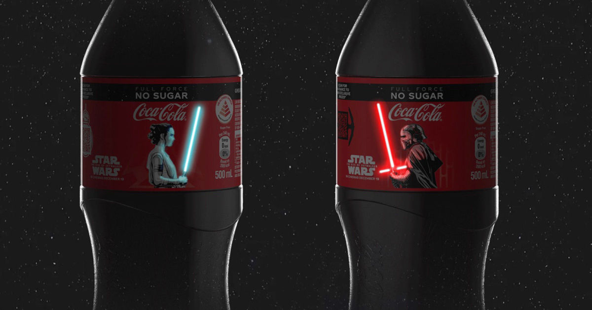 These Coca-Cola bottles use OLEDs to light up Rey and Kylo Ren’s lightsabers