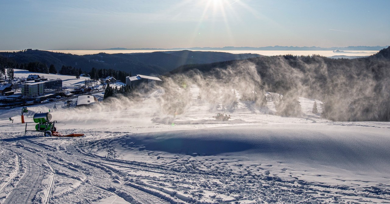 Melting Ski Resorts Have a Snow Machine Problem