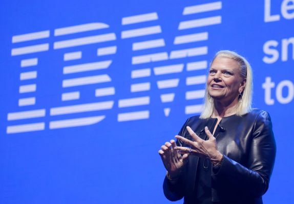 IBM snaps out of revenue doldrums, breaking a five-quarter losing streak in Q4