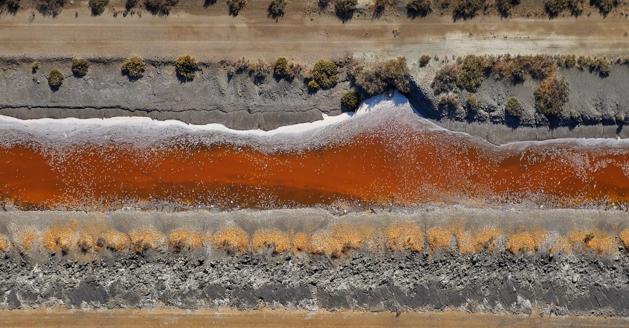 Defying Vertigo to Capture Aerial Photos From a Hang Glider