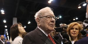 People and Tech Warren Buffett’s Berkshire Hathaway Reviews $49.7 Billion Loss in First Quarter – The Wall Avenue Journal