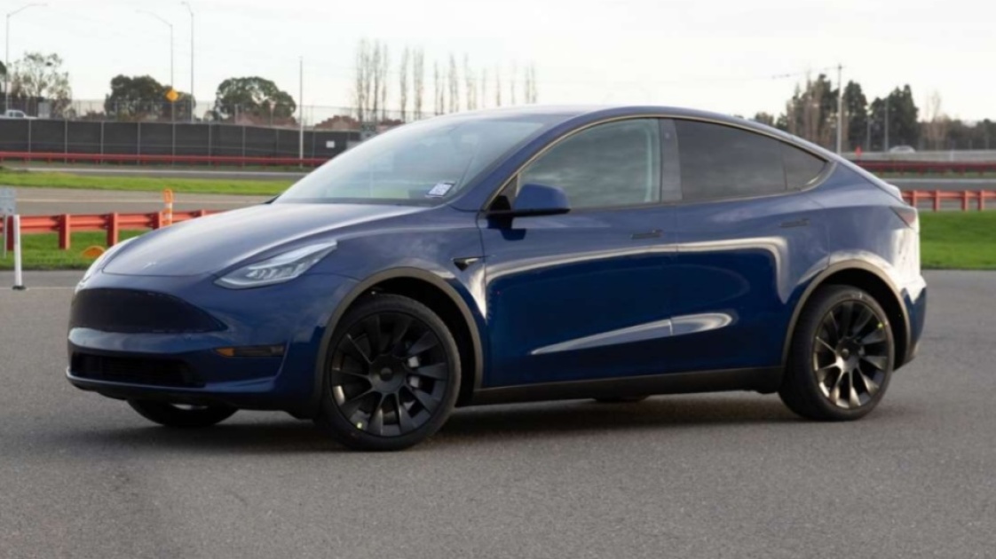 People and Tech Tesla drops Model Y set by $3000 – Engadget