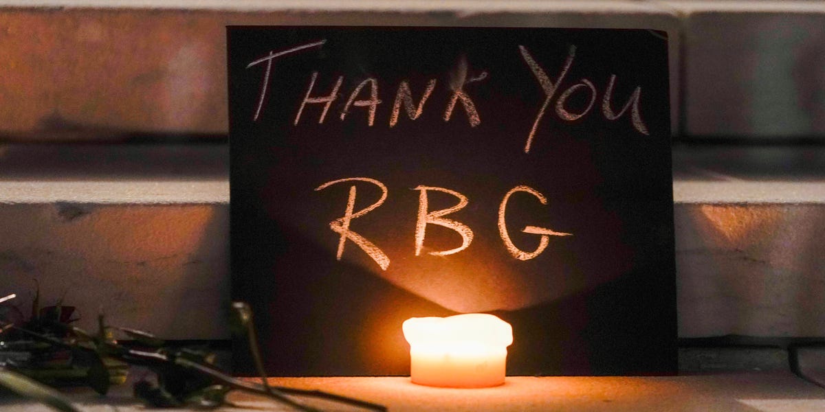 PHOTOS: Folks hosted Ruth Bader Ginsburg vigil out of doorways SCOTUS constructing – Industry Insider