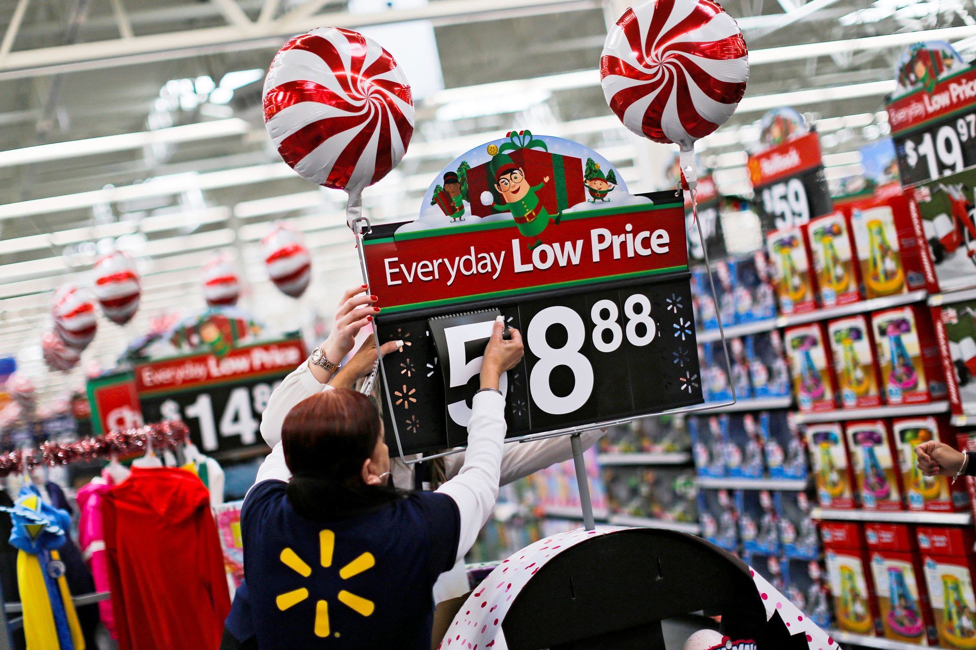 People and Tech Walmart looks to be to rent 20,000 workers to support pack and ship holiday orders this 12 months – CNBC